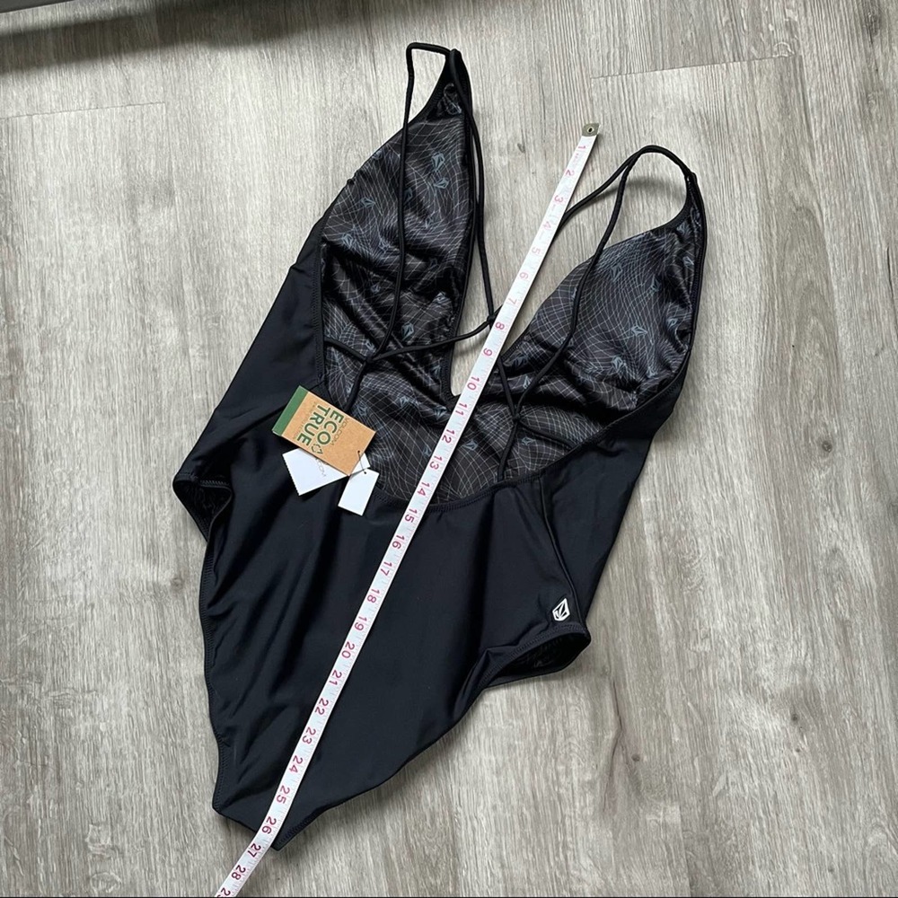 Volcom• Simply solid One Piece - Picture 12 of 13
